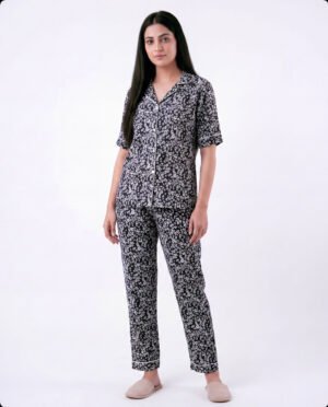 BAYA WEAVER Women's Black Floral Daisy AOP Night Suit — Notch Collar Short Sleeve Top & Full-Length Pyjama Set