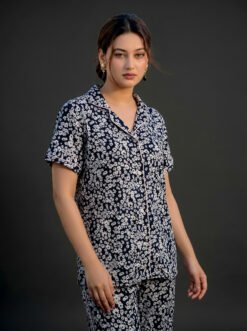 BAYA WEAVER Women's Black Floral Daisy AOP Night Suit — Notch Collar Short Sleeve Top & Full-Length Pyjama Set